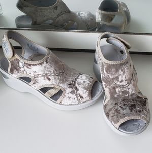 BZees Drama Cloud Tech Velvet Sandals